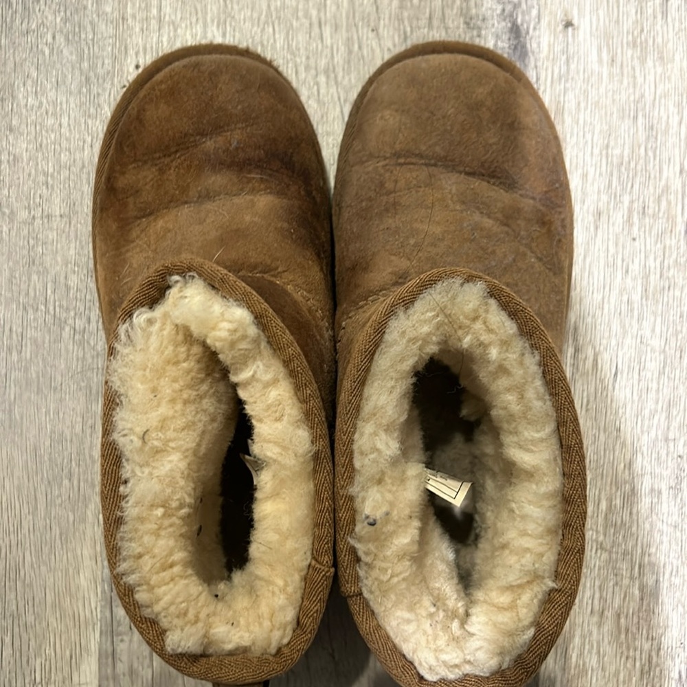 UGG Kids - size 3